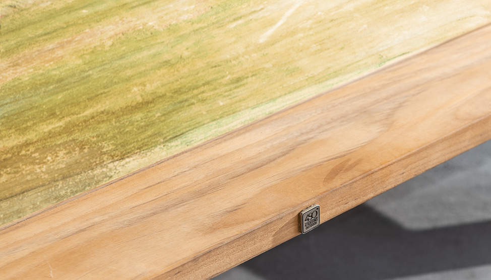 Grünbelag von Gartenmöbeln entfernen? Unsere Tipps!